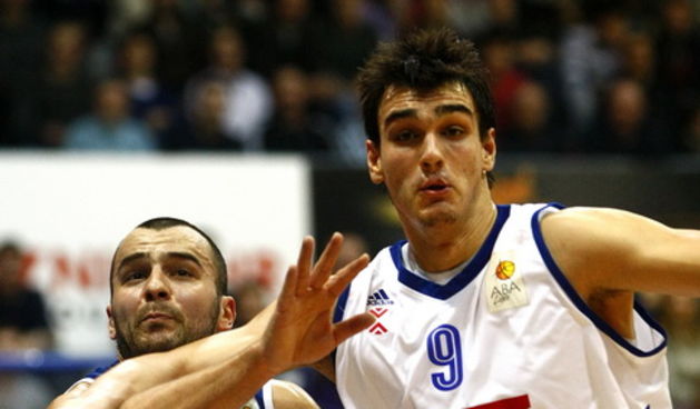 Zagreb, 060213.
KC Drazen Petrovic, Savska ulica.
Kup Hrvatske Kresimir Cosic.
Utakmica KK Cibona – KK Zadar.
Na fotografiji: Ive Ivanov i Dario Saric.
Foto: Ronald Gorsic / CROPIX