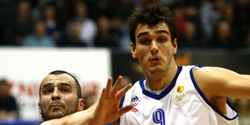 Zagreb, 060213.
KC Drazen Petrovic, Savska ulica.
Kup Hrvatske Kresimir Cosic.
Utakmica KK Cibona – KK Zadar.
Na fotografiji: Ive Ivanov i Dario Saric.
Foto: Ronald Gorsic / CROPIX Zagreb, 060213.
KC Drazen Petrovic, Savska ulica.
Kup Hrvatske Kresimir Cosic.
Utakmica KK Cibona – KK Zadar.
Na fotografiji: Ive Ivanov i Dario Saric.
Foto: Ronald Gorsic / CROPIX