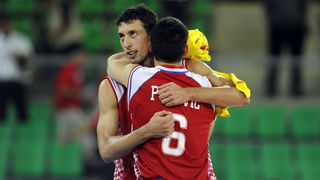 Bydgoszcz, 150909.
Dvorana Sport Arena Luczniczka.
Europsko prvenstvo u kosarci u Poljskoj, drugi krug natjecanja po skupinama 3. kolo grupe E, utakmica izmedju Hrvatske i Njemacke odlucujuca za ulazak u cetvrtfinale.
Na slici: Roko Leni Ukic i Marko Popo