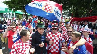 Hrvatski navijači okupirali Saint-Etienne pred utakmicu između Hrvatske i Češke. Photo: Sanjin Strukić/PIXSELL