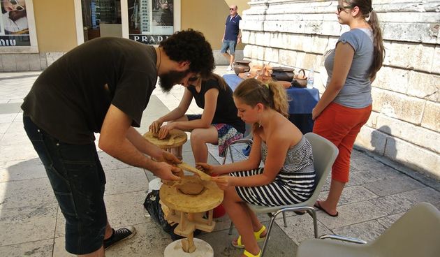 Prezentacija izrade iške keramike oduševila turiste, foto: Narodni muzej Zadar