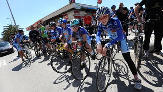 Zadar, 130413.
U 13 sati je s Obale kneza Branimira startala osma po redu biciklijada na relaciji Zadar – Vir u kojoj sudjeluje 300-tinjak biciklista. Po dolasku u Vir ih ocekuje rucak i nagrade za najbrze.
Na fotografiji: detalj sa starata biciklijade.
F