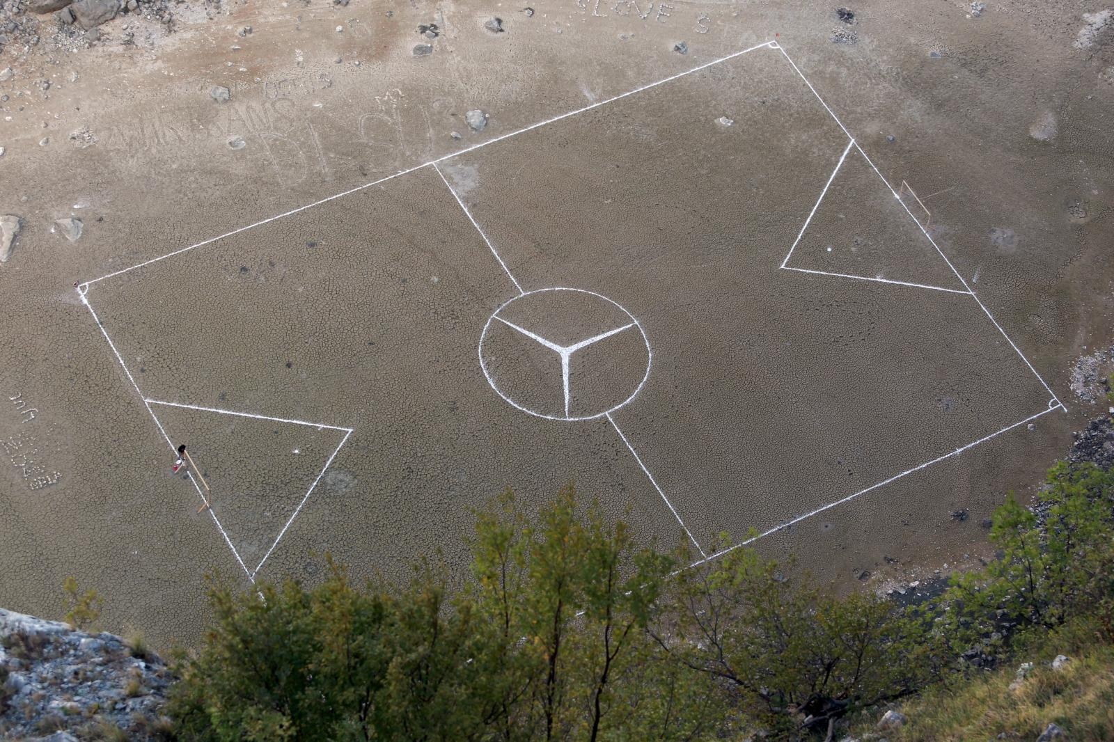 Utakmica na dnu jezera