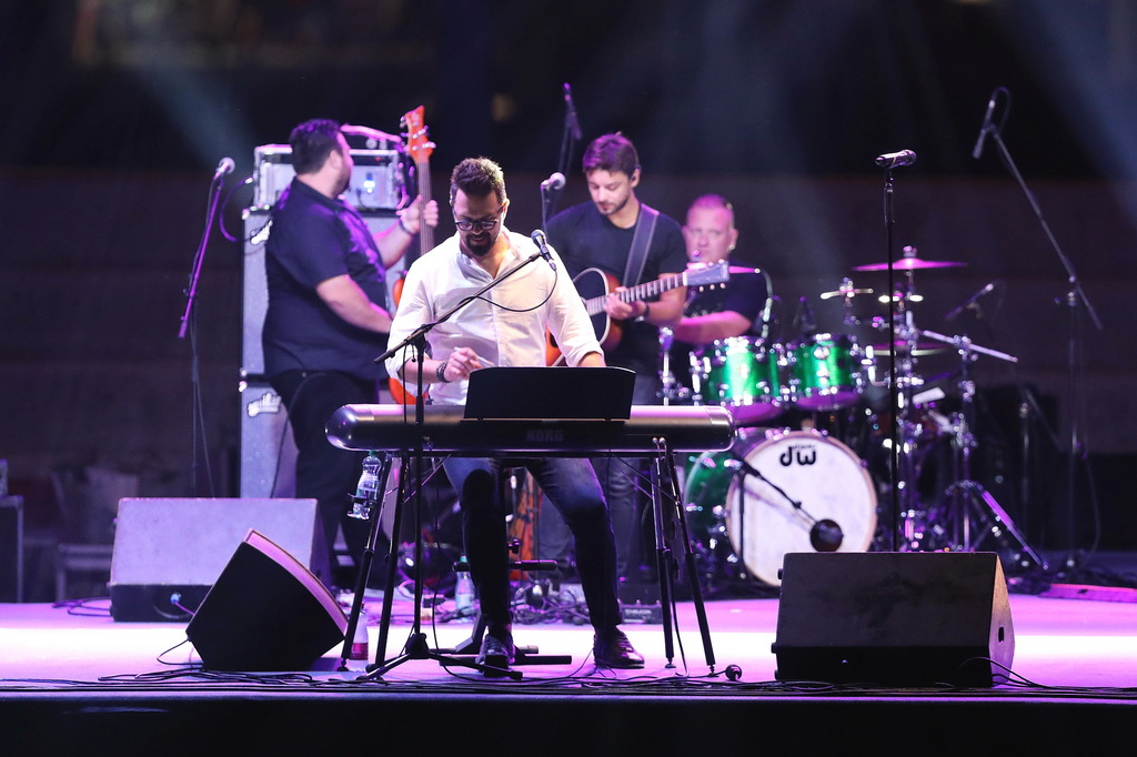 Fenomenalni Petar Grašo raspjevao i rasplesao Biograd Fenomenalni Petar Grašo raspjevao i rasplesao Biograd