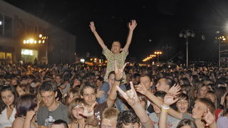 Vodice, 110611.
Obala Vladimira Natora.
Posljednja vecer CMC -a u Vodicama.
Na slici: Vodicka publika..
Foto: Marija Mihic / CROPIX