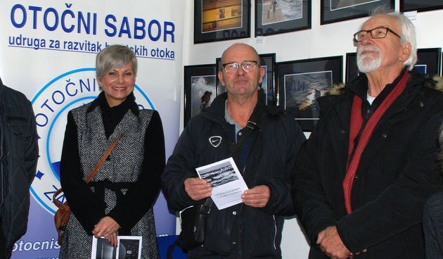 Otvorena izložba “Otočni fotografi”