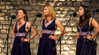 Zadar, 0306211.
Na trgu kog novog Kazalista lutaka odrzana je smotra klapa “O, mili Zadre moj”.
Na slici: Klapa Uzorita.
Foto: Vladimir Ivanov / CROPIX Zadar, 0306211.
Na trgu kog novog Kazalista lutaka odrzana je smotra klapa “O, mili Zadre moj”.
Na slici: Klapa Uzorita.
Foto: Vladimir Ivanov / CROPIX