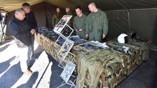 Otvorena izložba vojne opreme, oružja i vozila na zadarskoj rivi