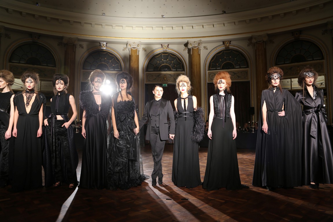 Modni spektakl Hippy Gardena