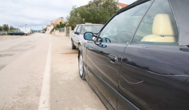 Vandalizam nad parkiranim automobilima na Puntamici