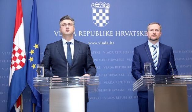 Predsjednik Vlade Republike Hrvatske Andrej Plenkovic zajedno s ministrom pravosudja Antom Sprljom odrzao je u Banskim dvorima konferenciju za medije na temu podnosenja elektronickog prijedloga za upis u zemljisne knjige.