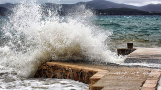 Zapadnjak i plima poplavili ulice