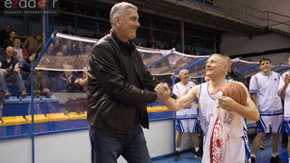 Fešta u povodu 80. rođendana Pina Giergie: Vetarani KK Zadar – Veterani KK Olimpija Fešta u povodu 80. rođendana Pina Giergie: Vetarani KK Zadar – Veterani KK Olimpija