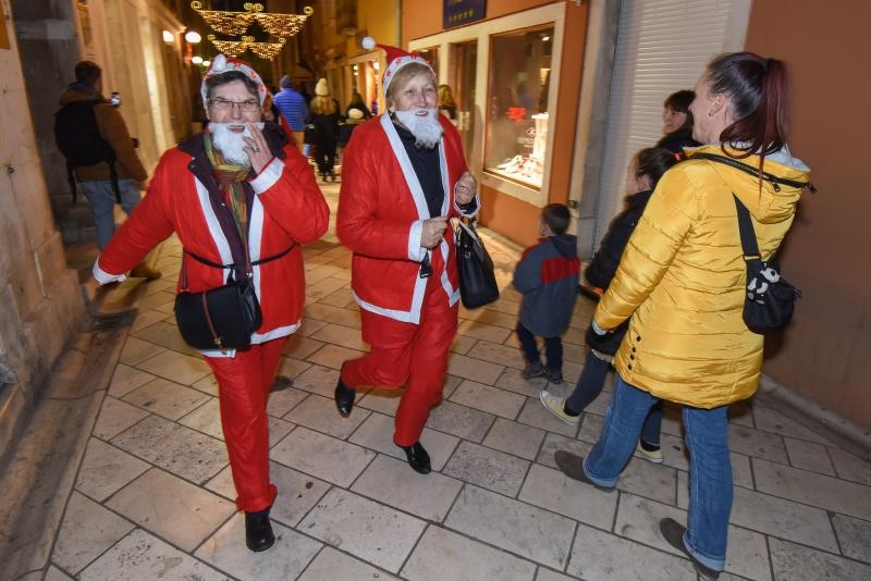 Utrka Djedova Božićnjaka zadarskim Poluotokom