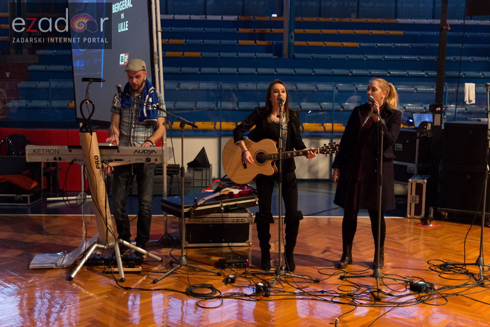 Humanitarno gledanje utakmice Zadar-Cibona u Jazinama Humanitarno gledanje utakmice Zadar-Cibona u Jazinama