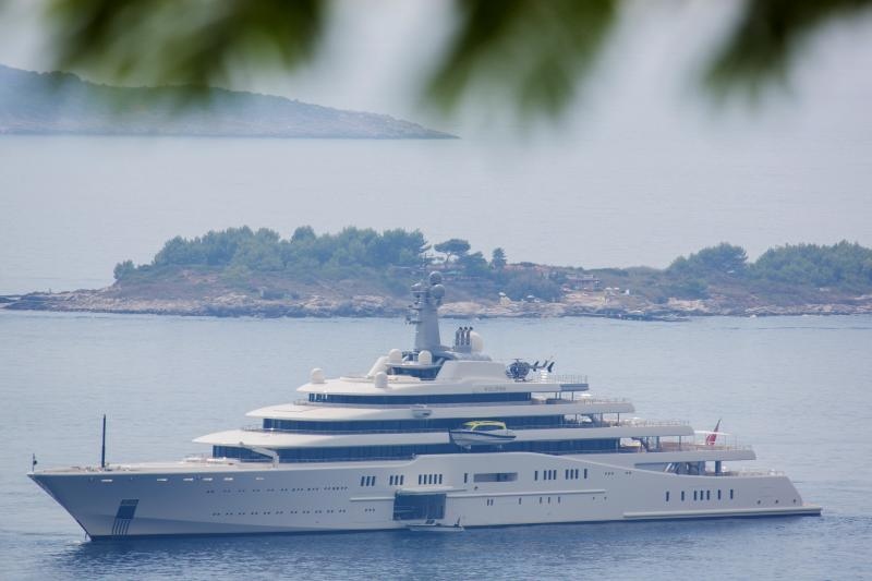 Megajahta “Eclipse” ruskoga multimiljardera Romana Abramoviča na sidru ispred Cavtata. Photo: Grgo Jelavić/PIXSELL Megajahta “Eclipse” ruskoga multimiljardera Romana Abramoviča na sidru ispred Cavtata. Photo: Grgo Jelavić/PIXSELL
