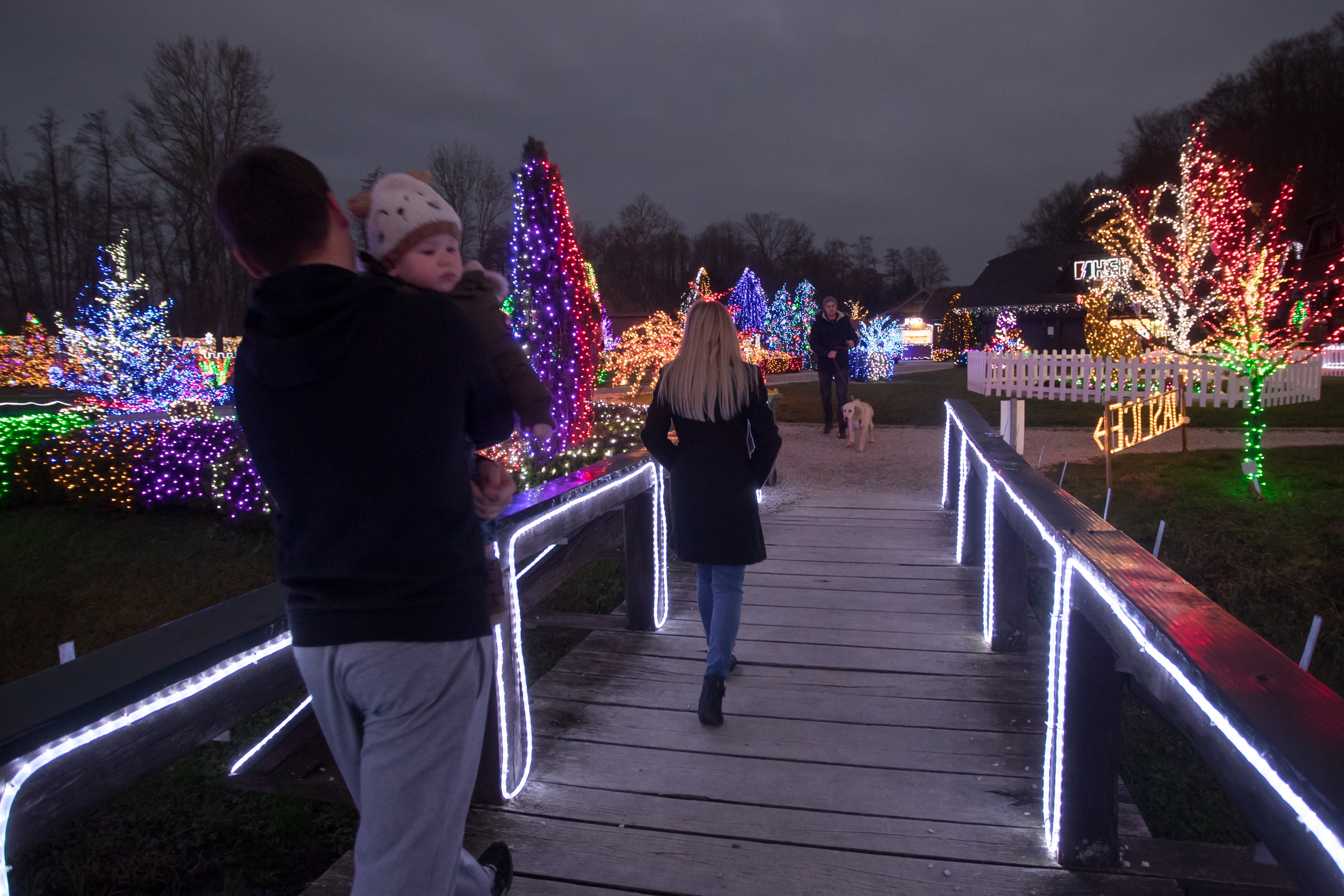 Još raskošnije izdanje: pogledajte kako izgleda Božićna priča obitelji Salaj gdje je ove godine zasjalo rekordnih 2.5 milijuna lampica