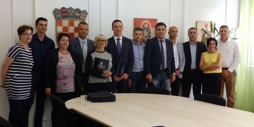 Gradu Benkovcu 300.000 kuna potpore za sanaciju javne gusterne u Lisičiću Gradu Benkovcu 300.000 kuna potpore za sanaciju javne gusterne u Lisičiću