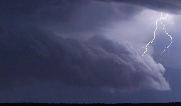 Zadarsko podrucje u noci je pogodilo grmljavinsko nevrijeme. Photo: Borna Filic/PIXSELL Autor  Borna Filic/PIXSELL Ključne riječi  grmljavina, grmljavinsko nevrijeme, munja, munje, more, nevrijeme, oluja