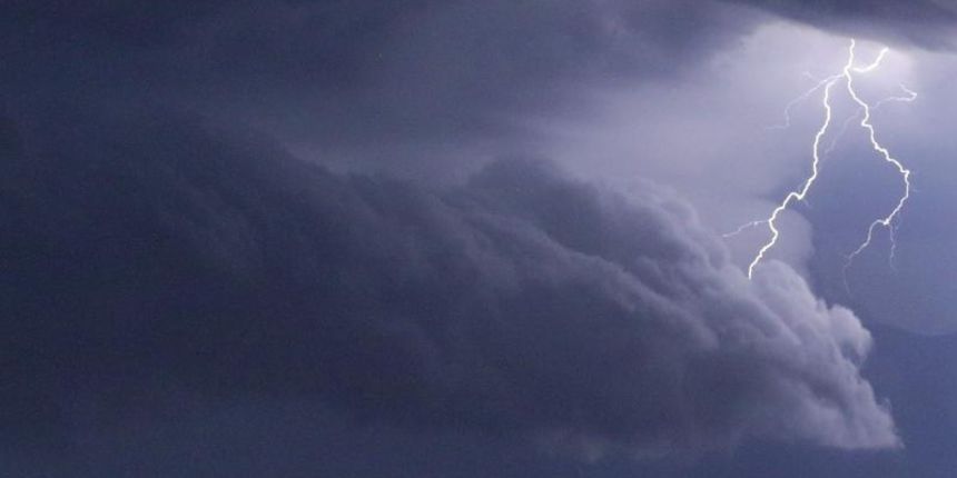 Zadarsko podrucje u noci je pogodilo grmljavinsko nevrijeme. Photo: Borna Filic/PIXSELL Autor  Borna Filic/PIXSELL Ključne riječi  grmljavina, grmljavinsko nevrijeme, munja, munje, more, nevrijeme, oluja