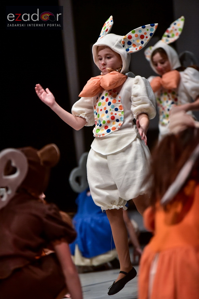 Predstava “Odgojoj” Plesne udruge Gesta u HNK Zadar