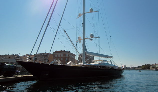 Jedrenjak Salute i superhajta Anna u zadarskoj marini, Foto: Mladen Malik