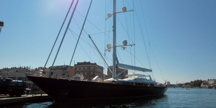 Jedrenjak Salute i superhajta Anna u zadarskoj marini, Foto: Mladen Malik Jedrenjak Salute i superhajta Anna u zadarskoj marini, Foto: Mladen Malik