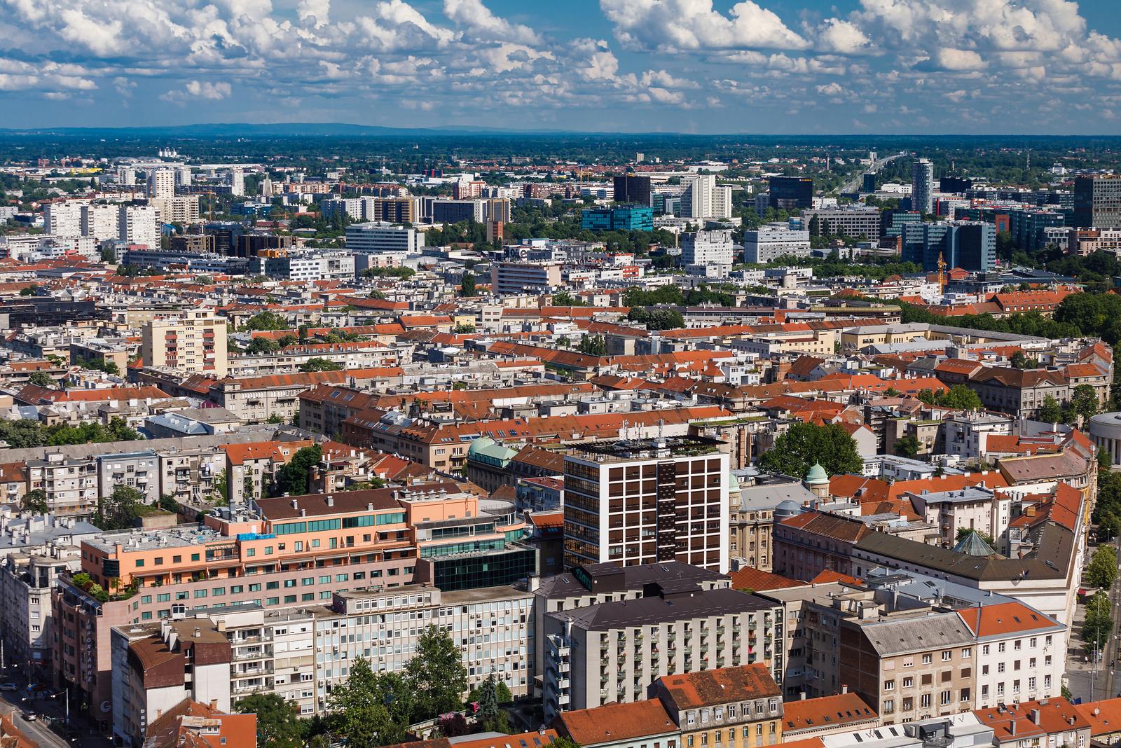 Pogled sa Zagrebačke katedrale na centar grada – Zagreb