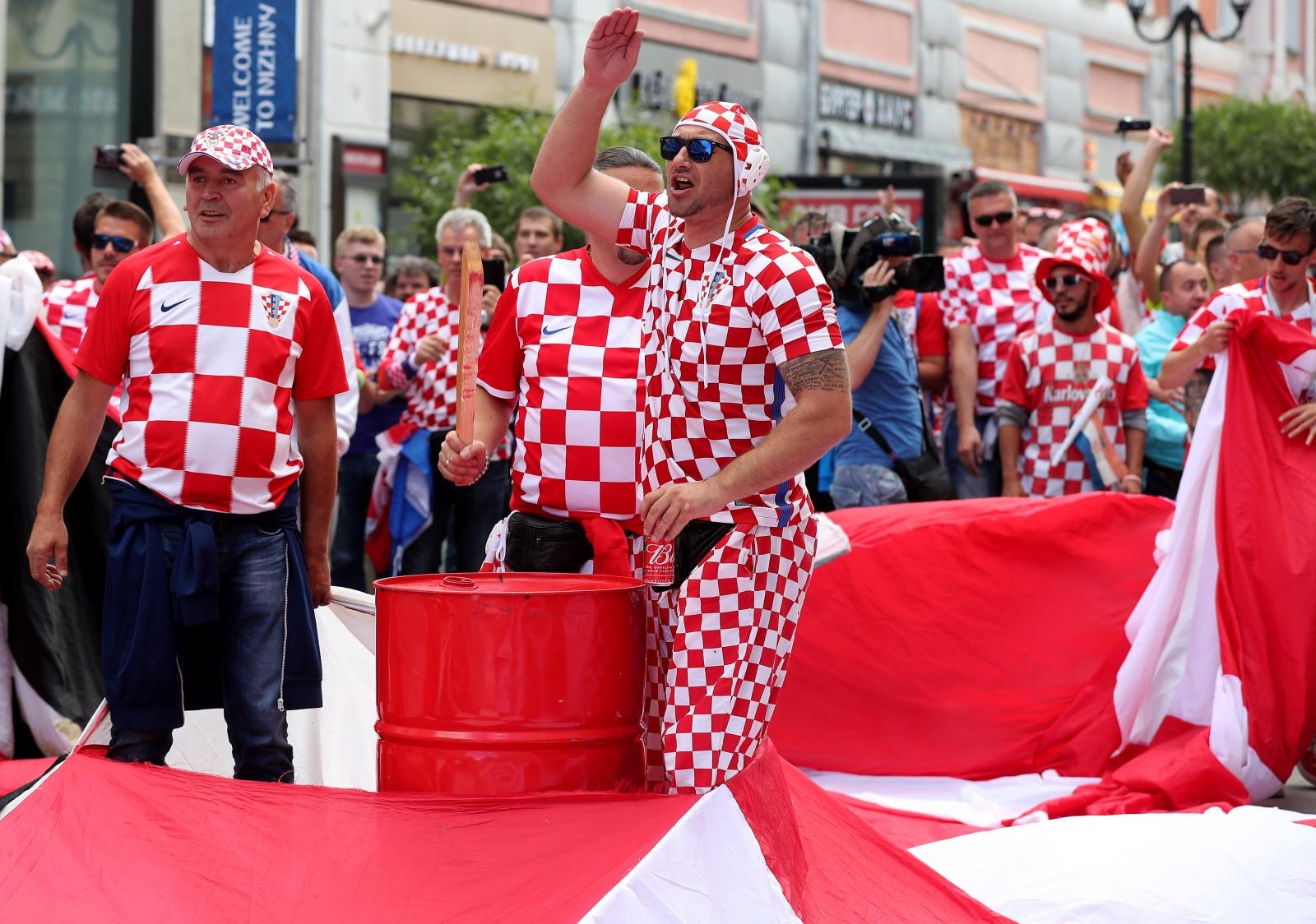 Divovska hrvatska zastava razvijena u centru Nižnji Novgoroda