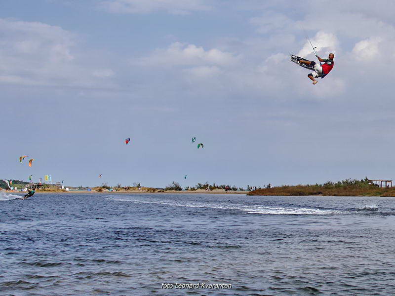 Kite surferi guštaju u Ninu