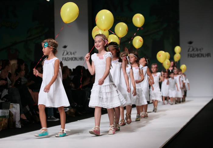 Zagreb, 300911.
Zagrebacki velesajam.
Modna revija Dove Fashion.hr proljece – ljeto 2012.
Na slici: revija AMR for Bambi.
Foto: Biljana Gaurina / CROPIX Zagreb, 300911.
Zagrebacki velesajam.
Modna revija Dove Fashion.hr proljece – ljeto 2012.
Na slici: revija AMR for Bambi.
Foto: Biljana Gaurina / CROPIX