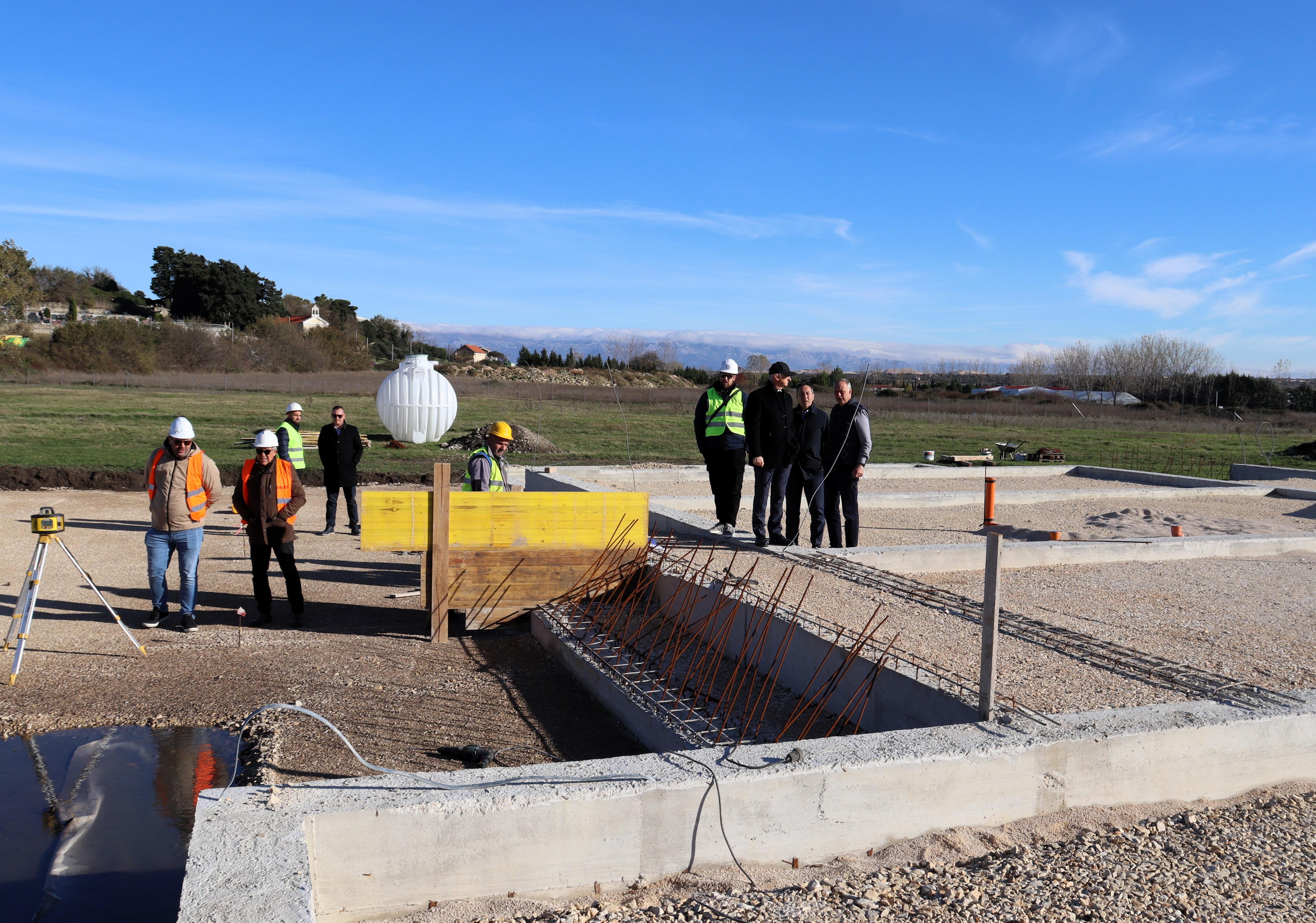 Obilazak azila na Bokanjcu i Poljoprivredno-edukacijskog centra u Zemuniku Obilazak azila na Bokanjcu i Poljoprivredno-edukacijskog centra u Zemuniku