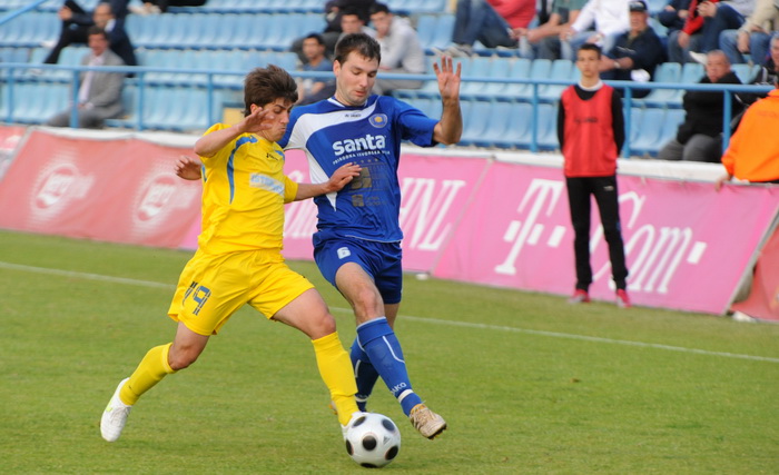 Zadar, 230411.
Nogomet, 26. kolo prve hrvatske nogometne lige : Zadar – Inter. Stadion na stanovima.
Na fotografiji : Igrac Zadra Marin Con.
Foto : Andrija Lucic / cropix Zadar, 230411.
Nogomet, 26. kolo prve hrvatske nogometne lige : Zadar – Inter. Stadion na stanovima.
Na fotografiji : Igrac Zadra Marin Con.
Foto : Andrija Lucic / cropix