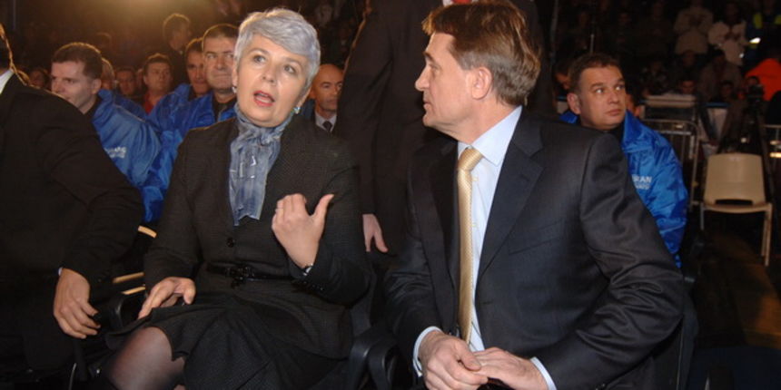 Zadar, 221209.
Povodom predsjednicke kampanje Andrije Hebranga odrzan je veliki skup u dvorani Jazine. Osim Andrije Hebranga sudjelovala je i premijerka Jadranka Kosor, ministar Bozidar Kalmeta, ministar Darko Milinovic i mnogi drugi.
Na fotografiji : ,J Zadar, 221209.
Povodom predsjednicke kampanje Andrije Hebranga odrzan je veliki skup u dvorani Jazine. Osim Andrije Hebranga sudjelovala je i premijerka Jadranka Kosor, ministar Bozidar Kalmeta, ministar Darko Milinovic i mnogi drugi.
Na fotografiji : ,J