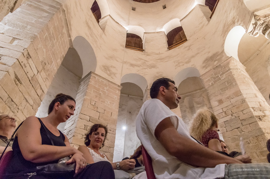 Violinist Martin Draušnik i gitarist Krešimir Bedek u Sv. Donatu izveli program “Paganini i gitara” Violinist Martin Draušnik i gitarist Krešimir Bedek u Sv. Donatu izveli program “Paganini i gitara”