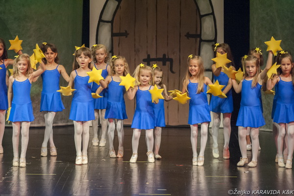 HNK Zadar: Bajka.hr Plesne udruge Gesta, Foto: Željko Karavida HNK Zadar: Bajka.hr Plesne udruge Gesta, Foto: Željko Karavida