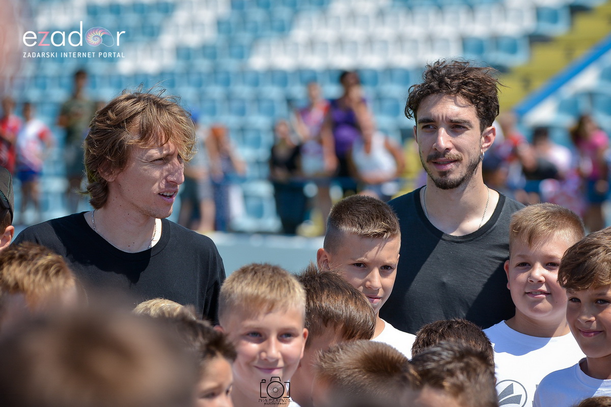 Zadarska vatrena četvorka na Stanovima se družila s mladim zadarskim nogometašima Zadarska vatrena četvorka na Stanovima se družila s mladim zadarskim nogometašima