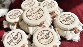 U sklopu 9. Festivala smokve na Trgu pet bunara održava se sajam smokava na kojem proizvođači i prerađivači izlažu i prodaju svoje artikle. Photo: Dino Stanin/PIXSELL U sklopu 9. Festivala smokve na Trgu pet bunara održava se sajam smokava na kojem proizvođači i prerađivači izlažu i prodaju svoje artikle. Photo: Dino Stanin/PIXSELL