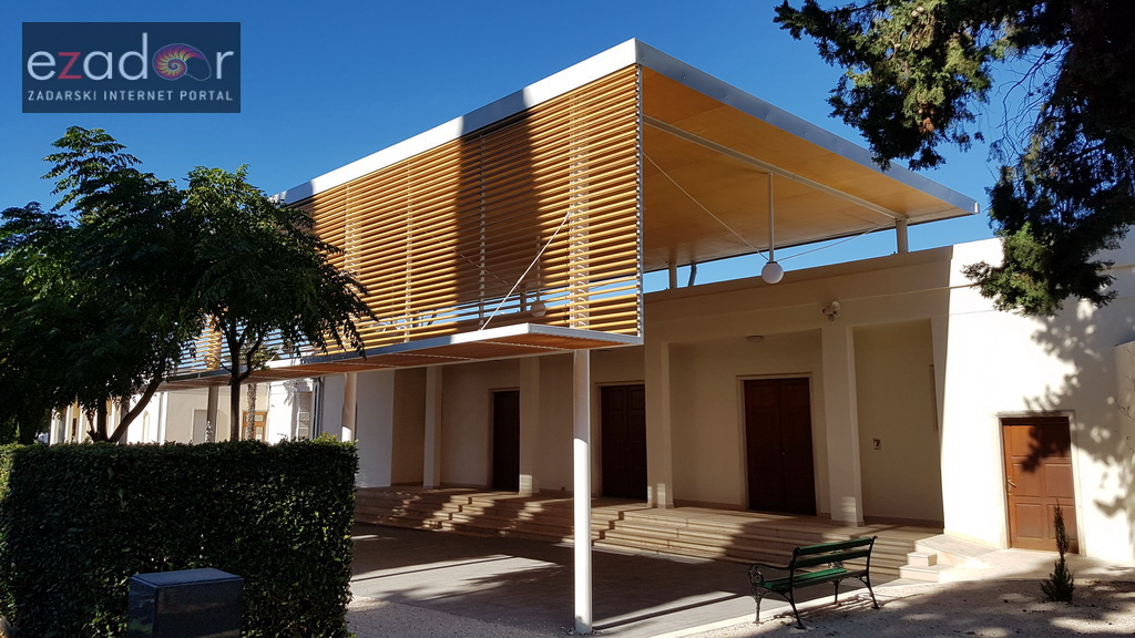 Blagdan Svih svetih na zadarskim grobljima. Nadstrešnica- Gradsko groblje