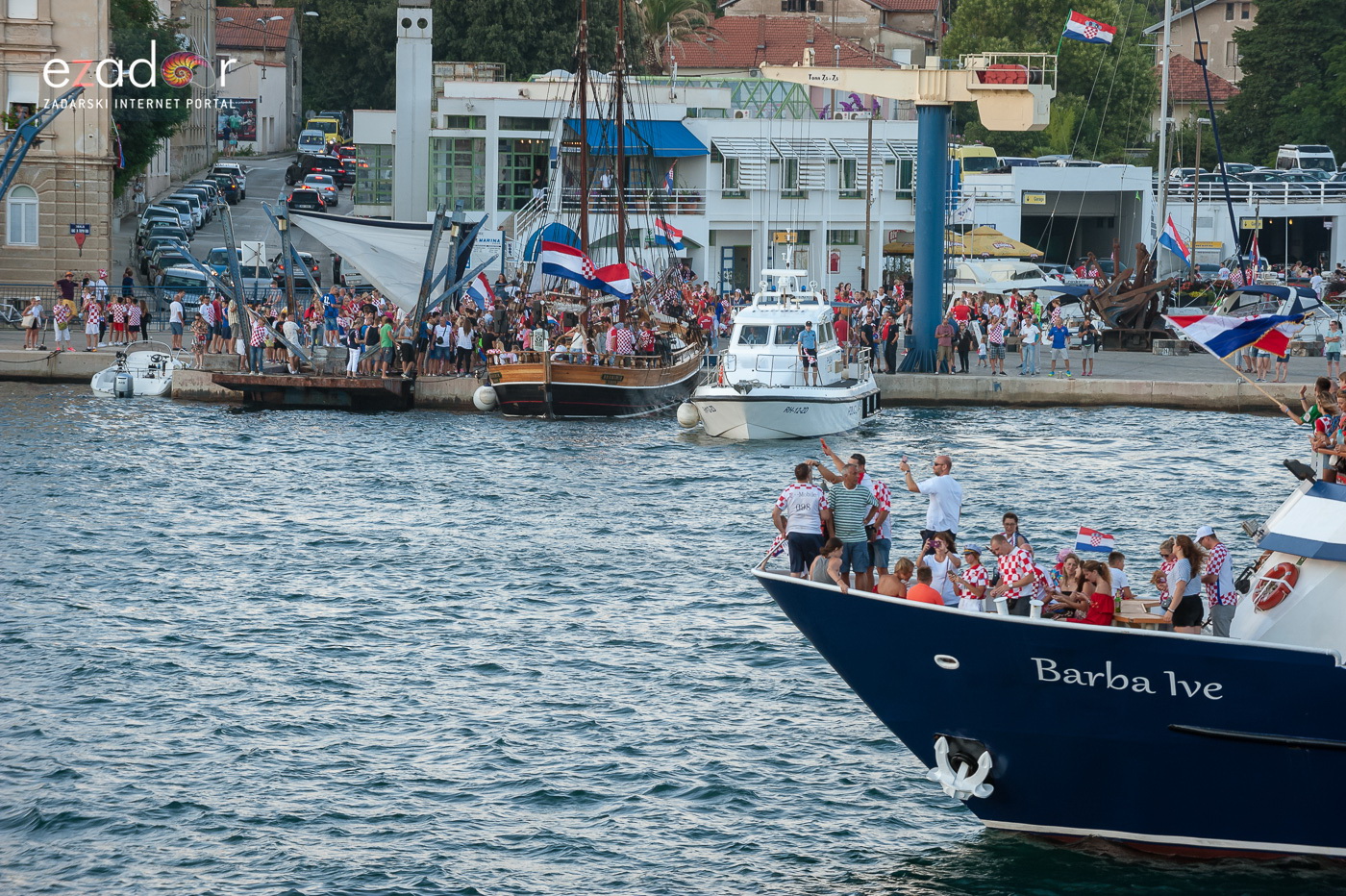 Zadar priredio čudesan doček svojim Vatrenim herojima (1)