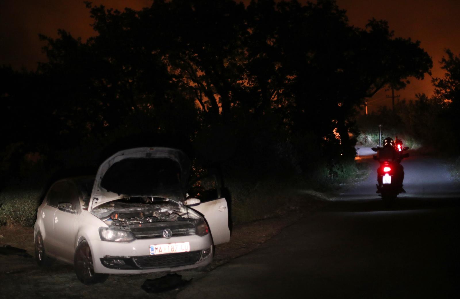 Tučepi: Požar se širi, zahvatio ranč i kuće, vatrogasci u akciji