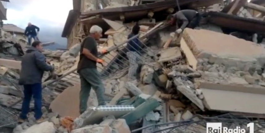 Posljedice potresa snage 6,2 u mjestu Amatrice u Umbriji. Foto: Hina Posljedice potresa snage 6,2 u mjestu Amatrice u Umbriji. Foto: Hina