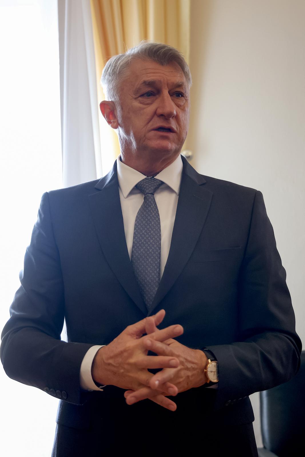 Župan Longin primio predstavnike medija koji prate rad Zadarske županije Župan Longin primio predstavnike medija koji prate rad Zadarske županije