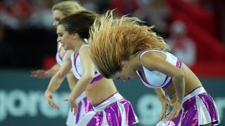 Atraktivne plesačice zagrijale atmosferu u zagrebačkoj Areni