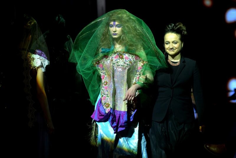 Toyota Fashion week prva večer održana je u ponedjeljak navečer u zagrebačkom Kaptol centru i predstavila zanimljive ideje dizajnera Toyota Fashion week prva večer održana je u ponedjeljak navečer u zagrebačkom Kaptol centru i predstavila zanimljive ideje dizajnera