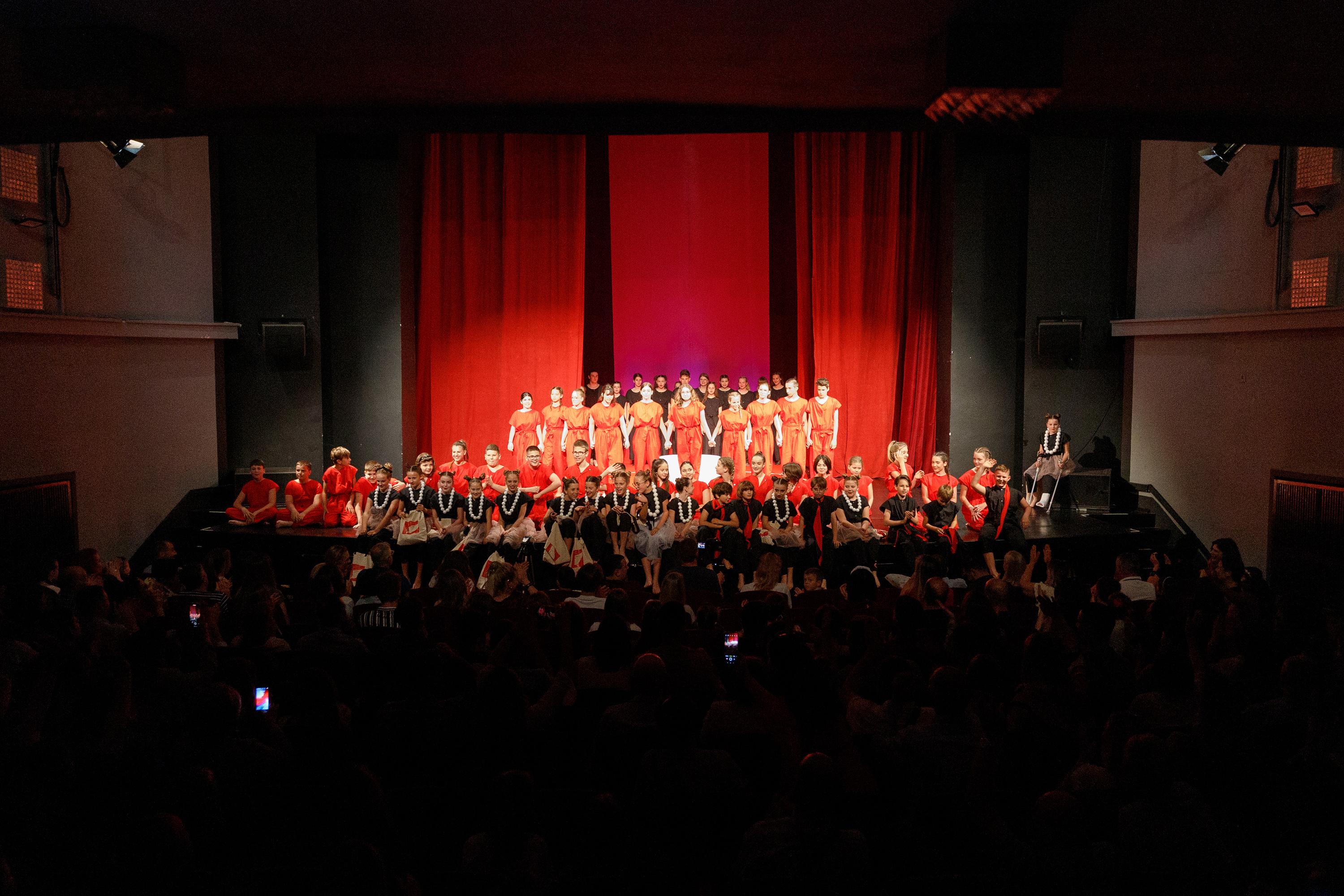 Igrajmo se: Zabranjeno mlađima od 15 strana A