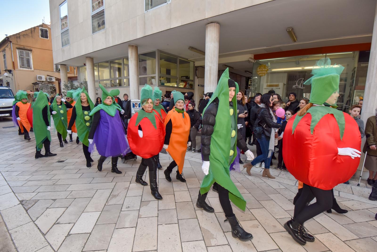 Zadarski karneval 2018: Povorka maškaranih skupina gradskim ulicama Zadarski karneval 2018: Povorka maškaranih skupina gradskim ulicama