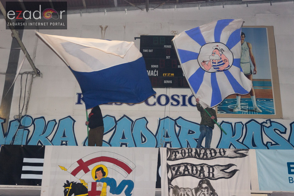 Humanitarno gledanje utakmice Zadar-Cibona u Jazinama Humanitarno gledanje utakmice Zadar-Cibona u Jazinama