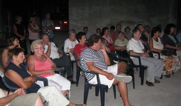 Diklo kroz  stihove i note  Nikoline Mojić i Tee Vidaić