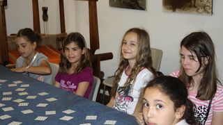 Etno dani: Osnovci igrali “Igru pamtilicu” u Gradskoj straži Etno dani: Osnovci igrali “Igru pamtilicu” u Gradskoj straži